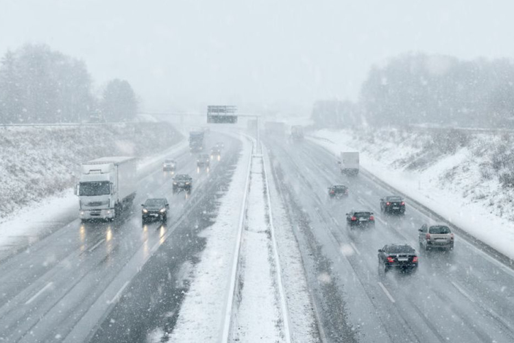 Megérkezett az első hó, óvatosan az utakon!