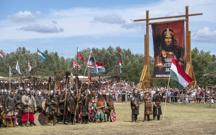 Hagyományőrző látványosságok, lovas vetélkedők, ismeretterjesztő előadások az idei Kurultajon