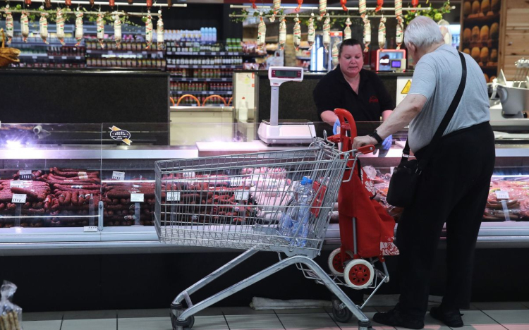 Életbe lépett az árrésstop – ennél a harminc élelmiszernél várható árcsökkenés