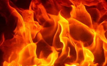 Mindkét irányban megállították a forgalmat az M5-ös a füst miatt a 92-93-as kilométer között