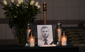 Rendőrgyilkosság - BM: hősi halottá nyilvánították Baumann Pétert