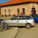 Két autó és kerékpáros ütközött Kiskunfélegyházán