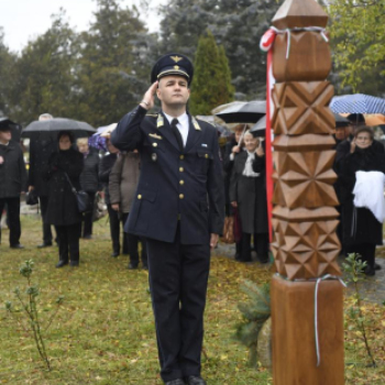 Elhunyt bajtársak emlékét őrzi a felavatott kopjafa