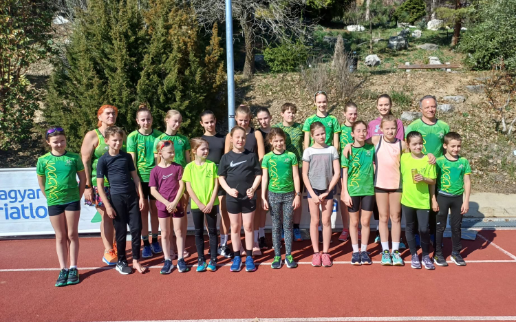 Diákolimpiai aranyak és éremeső – látványos szezonkezdet a Jogging Plusnál aquatlonban és duatlonban