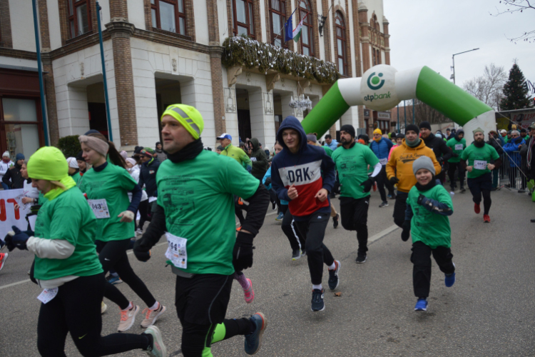 Közel kilencszáz futó mozgással búcsúztatta az óévet Félegyházán