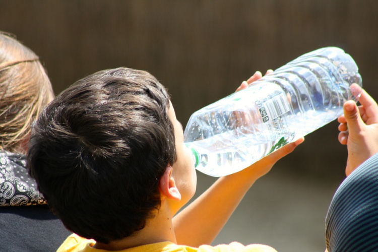 Egy bankkártyányi műanyagot eszünk meg hetente kutatók szerint