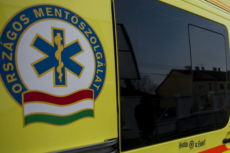 Kizuhant egy gyerek a kaposvári kórház ablakán