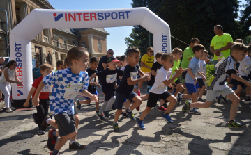 Több mint hétszázan neveztek a Kiskun Kupa utcai futóversenyre