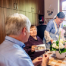 Dalokkal és verssel kedveskedett vendégeinek a 90. éves Marika néni