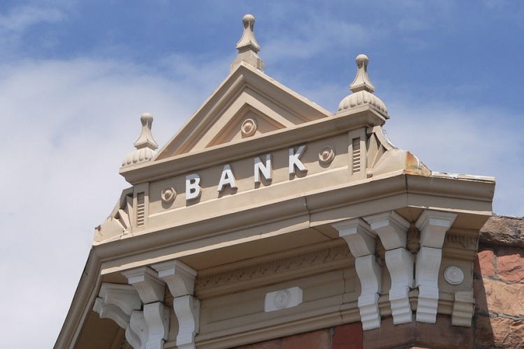 Megbírságolt két bankot is a jegybank