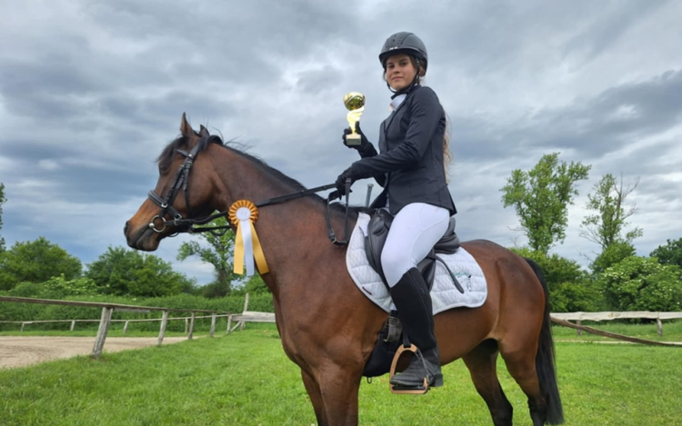 Szép eredmények a simonpusztai díjugratóversenyen