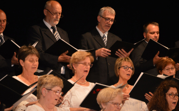 A zenebarátok kórusa gondoskodott a vidám tavaszi hangulatról