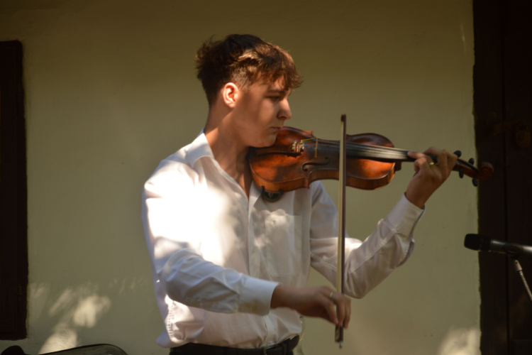 „Zsúr”-ral ünnepelték meg a nagynevű író születésnapját