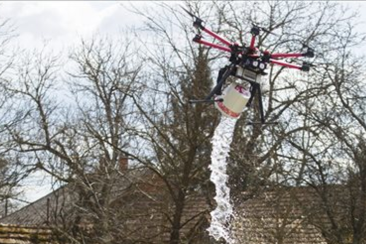 Húsvéti locsolás drónnal