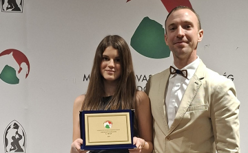 Dobos Eszter az ország legjobbjai között – rangos díjat vehetett át Inárcson