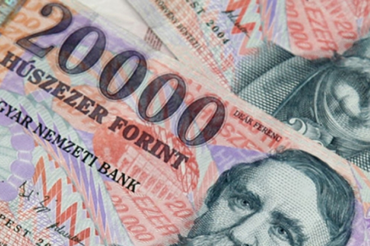 Tíz százalékkal is nőhetnek jövőre a fizetések 