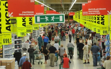 Novembertől emeli a béreket az Auchan 