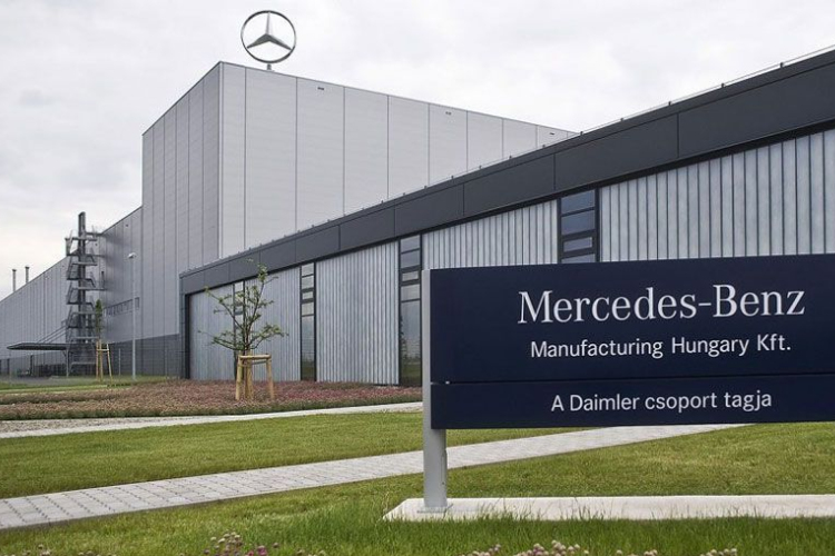 Nem csökkenti dolgozói számát a Merci a következő két évben