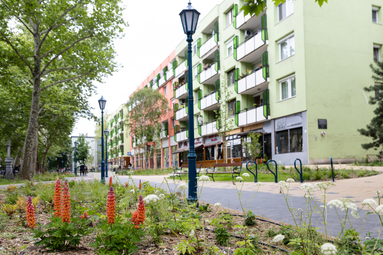 Hivatalosan is átadták a Kossuth utca felújított szakaszát