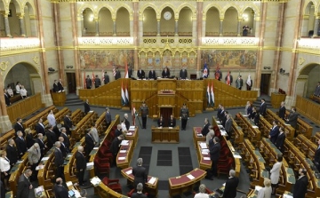 Május 7-én alakul meg az új parlament