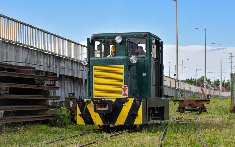 Mozdony került a Kecskeméti Kisvasútra