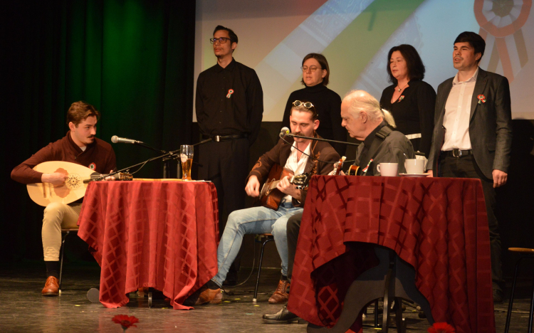 Éljen a magyar szabadság! Éljen a haza!