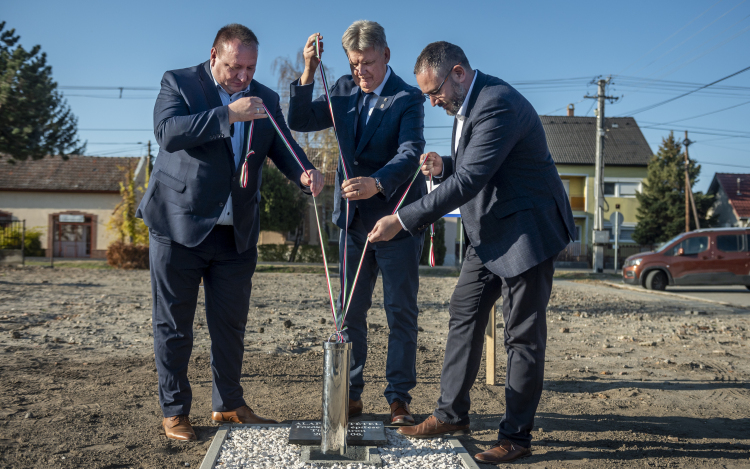 Letették az új, 500 adagos főzőkonyha alapkövét Tiszaalpáron