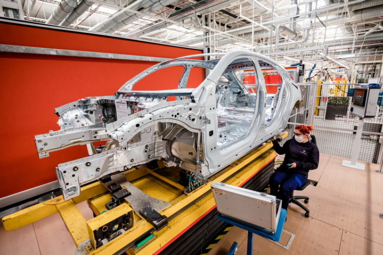 Egy hétre leáll a termelés augusztusban a kecskeméti Mercedes-gyárban