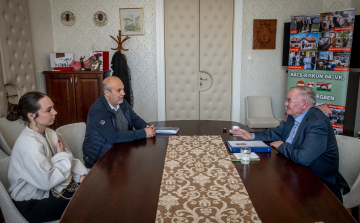  Kiskunfélegyházán tartott fogadóórát Lezsák Sándor országgyűlési képviselő  