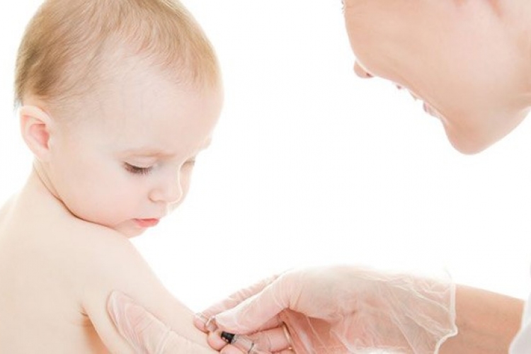 Ingyenes lesz az agyhártyagyulladás elleni védőoltás a kicsiknek