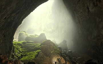 Drónnal a világ legnagyobb barlangjában