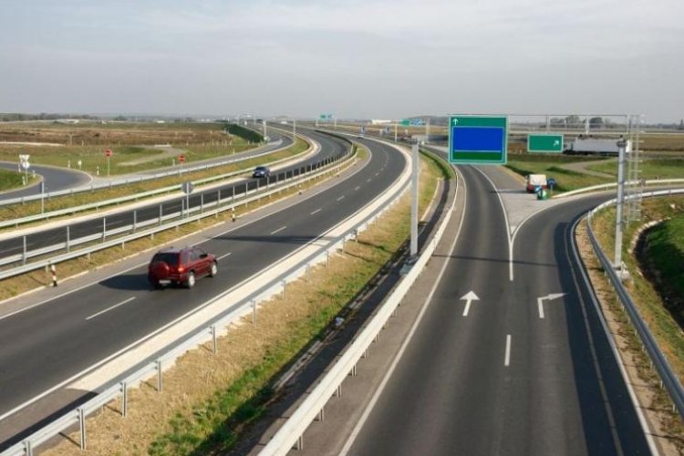 Felújítják majd háromsávossá bővítik az M1-es autópályát