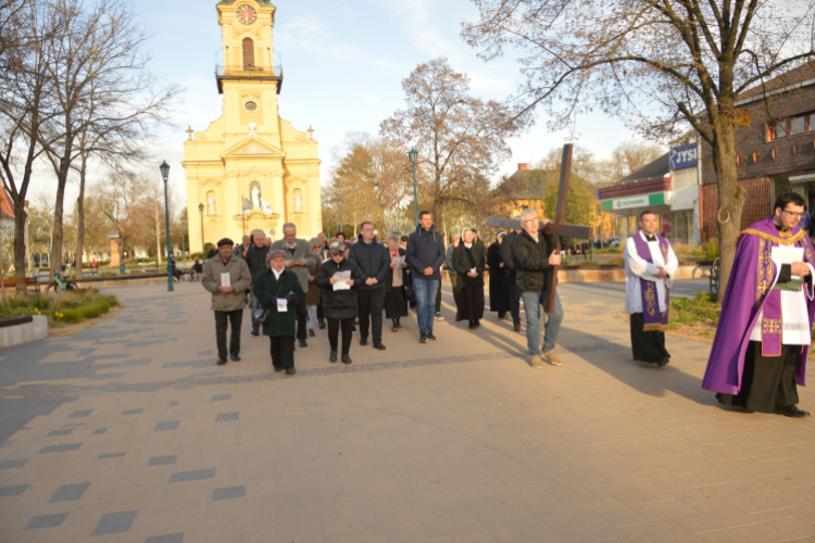 Városi keresztút Kiskunfélegyházán