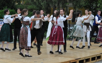 A Petőfi téren ropták a táncot